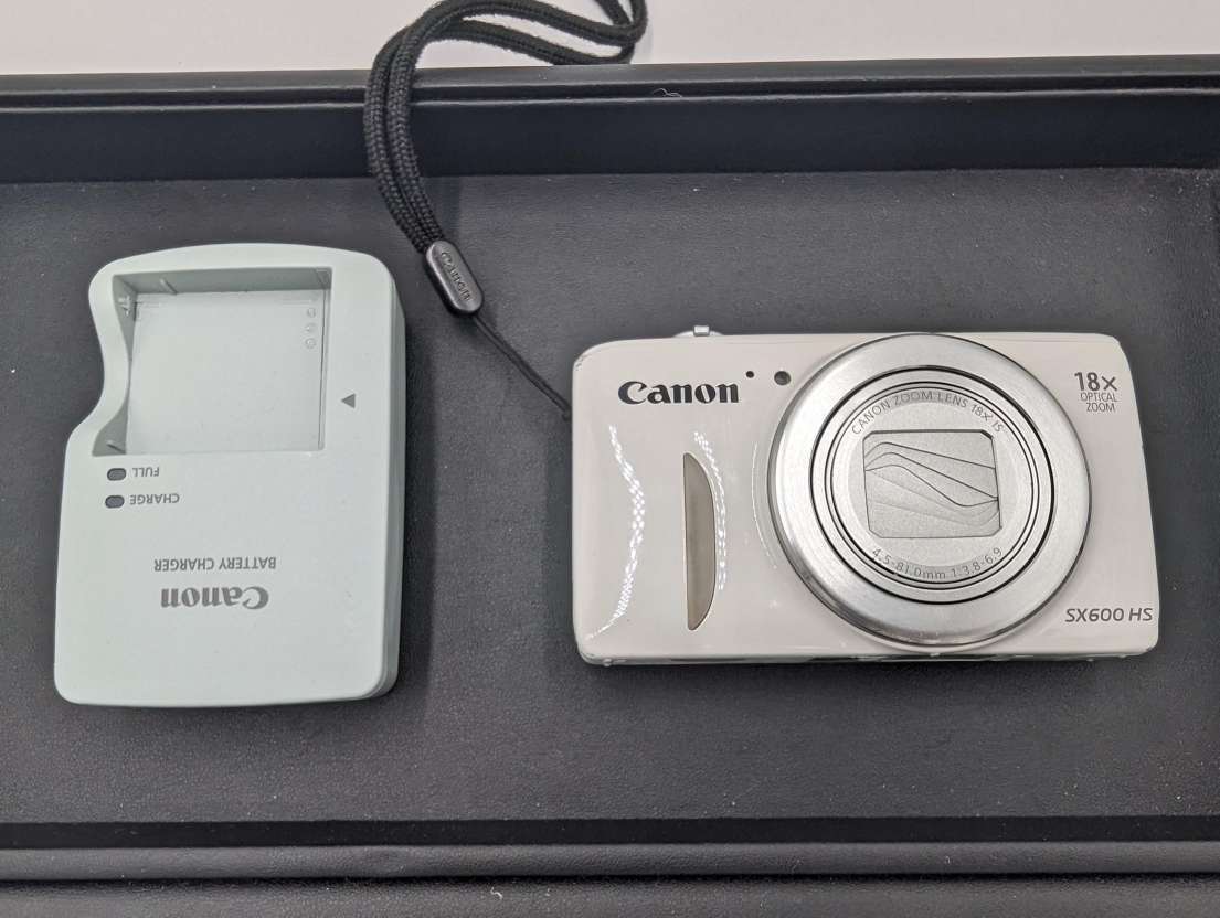 Canon　PowerShot　SX600HS/デジカメ/カメラ/コンデジ/充電器あり/通電確認済み/現状品/一部ダメージ有_画像1
