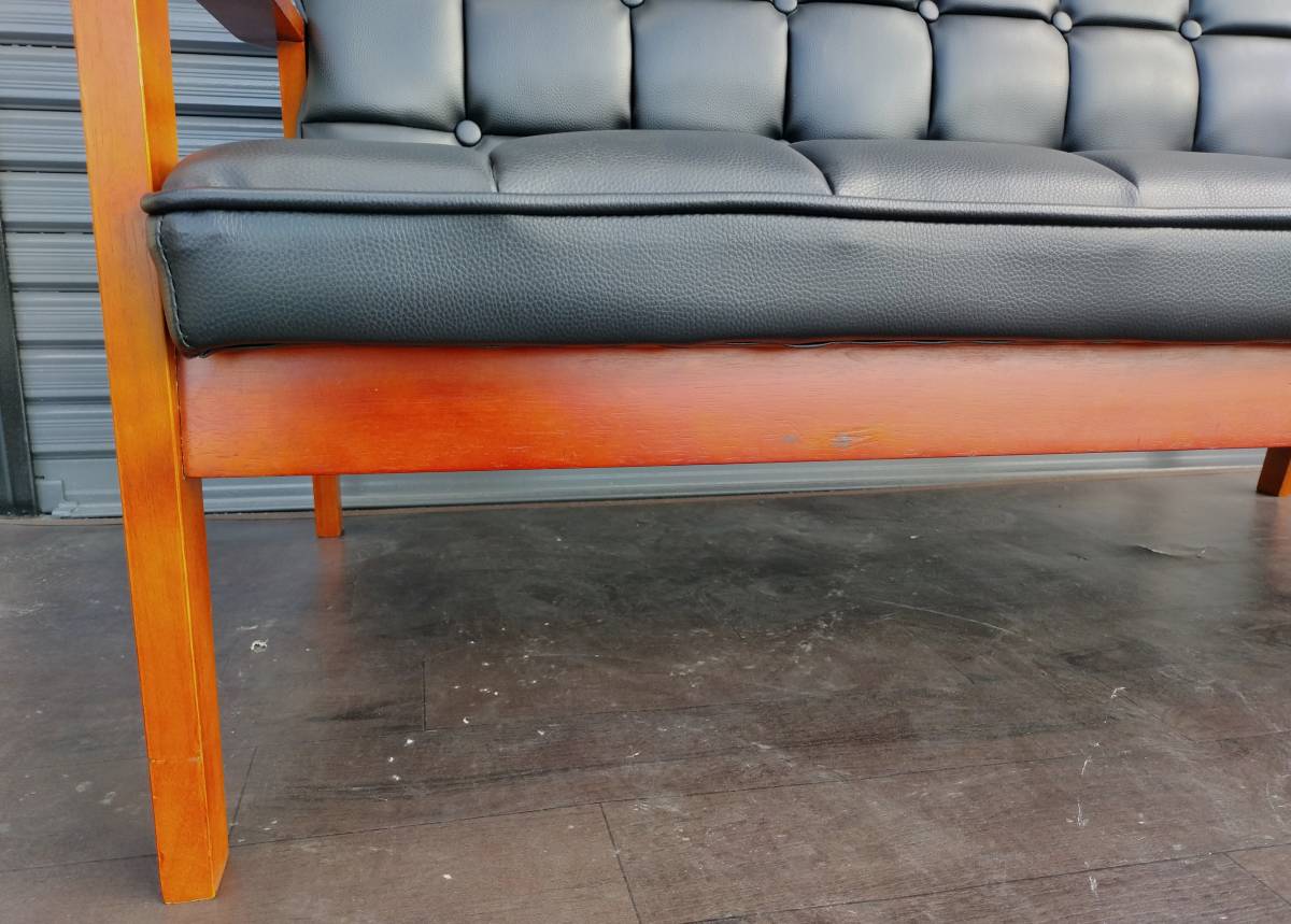 [ Aichi store * delivery is possible to do ]2 seater . sofa bench type width 133cm wooden frame tree elbow sofa imitation leather retro modern receipt welcome *