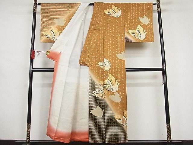 平和屋-こころ店■訪問着　舞蝶文　暈し染め　金彩　着丈149cm　裄丈63cm　正絹　逸品　未使用　A-br7217_画像2