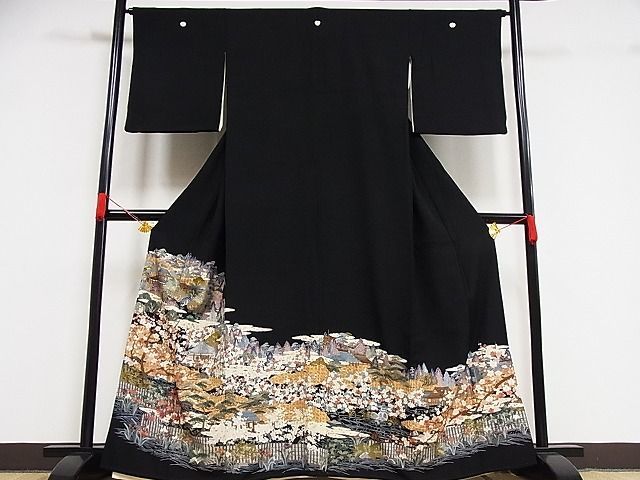 平和屋-こころ店■豪華黒留袖　刺繍　流水風景枝花文　着丈160cm　裄丈64.5cm　正絹　逸品　B-ph9250_画像1