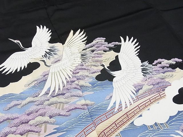 平和屋-こころ店■豪華黒留袖 駒刺繍 雲取り渡橋群鶴文 着丈161cm 裄丈63.5cm 正絹 逸品 B-sa4787の画像4