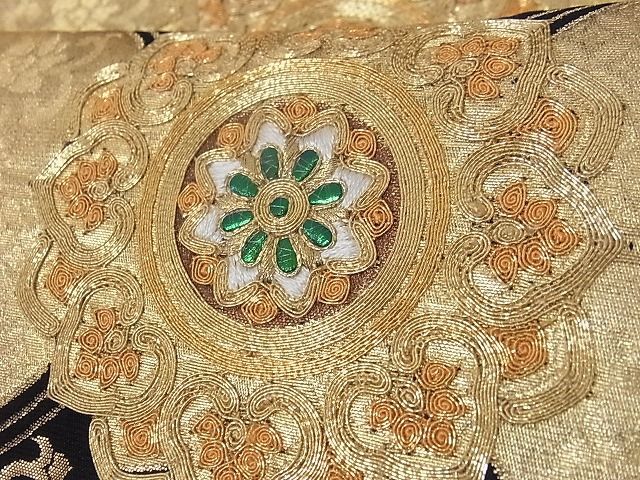 平和屋-こころ店■極上　玉虫金彩　全通柄袋帯　駒刺繍　宝相華　黒地　金糸　金彩　正絹　逸品　未使用　A-az6665_画像3