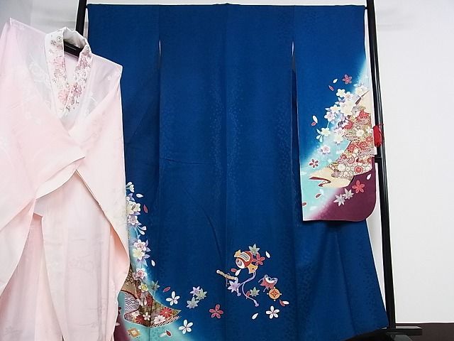 平和屋-こころ店■豪華振袖　長襦袢セット　駒刺繍　花宝尽くし　暈し染め　金彩　着丈160cm　裄丈66cm　正絹　逸品　B-oa7859_画像1