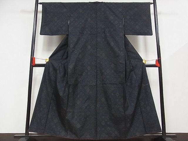 平和屋-こころ店■本場大島紬　花菱文　着丈155cm　裄丈63.5cm　正絹　逸品　1B-wt911_画像1