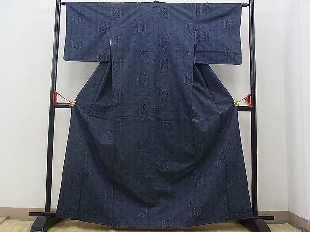 平和屋野田店■本場大島紬　泥染め　7マルキ　亀甲麻の葉文様　逸品　n-gh5005_画像2