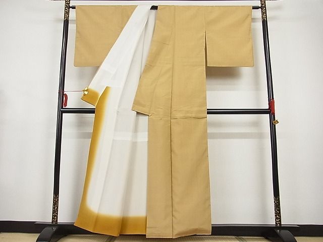 平和屋-こころ店■上質な紬　色無地　蜂蜜色　着丈156cm　裄丈64cm　正絹　逸品　A-br7435_画像2