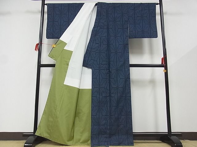 平和屋-こころ店■本場大島紬　7マルキ　麻の葉文様　証紙付き　着丈162cm　裄丈67cm　正絹　逸品　1B-wt1375_画像3