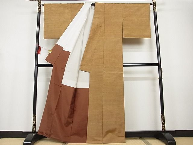 平和屋-こころ店■上質な紬 色無地 白茶色 着丈162.5cm 裄丈64.5cm 正絹 逸品 A-br7477の画像2