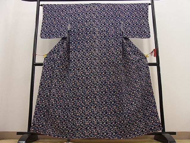 平和屋川間店■上質な小紋　舞蝶花文　鬼しぼ縮緬　逸品　未使用　n-ip0445_画像2