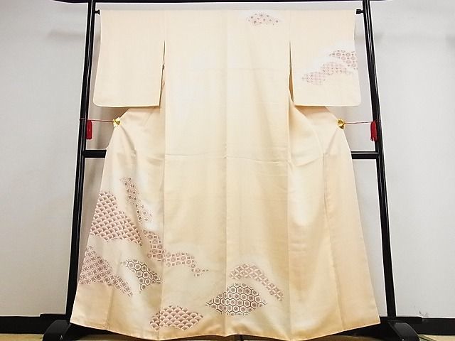 平和屋川間店■訪問着　駒刺繍　霞取り吉祥花文　銀彩　着丈163cm　裄丈64cm　正絹　逸品　A-zi4980_画像1