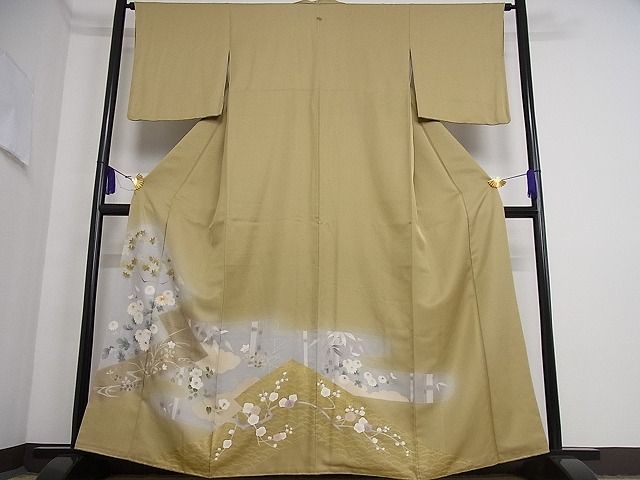 平和屋川間店■豪華色留袖　友禅　駒刺繍　松皮菱花文　暈し染め　金銀彩　着丈160cm　裄丈63cm　正絹　逸品　B-oa3850_画像1