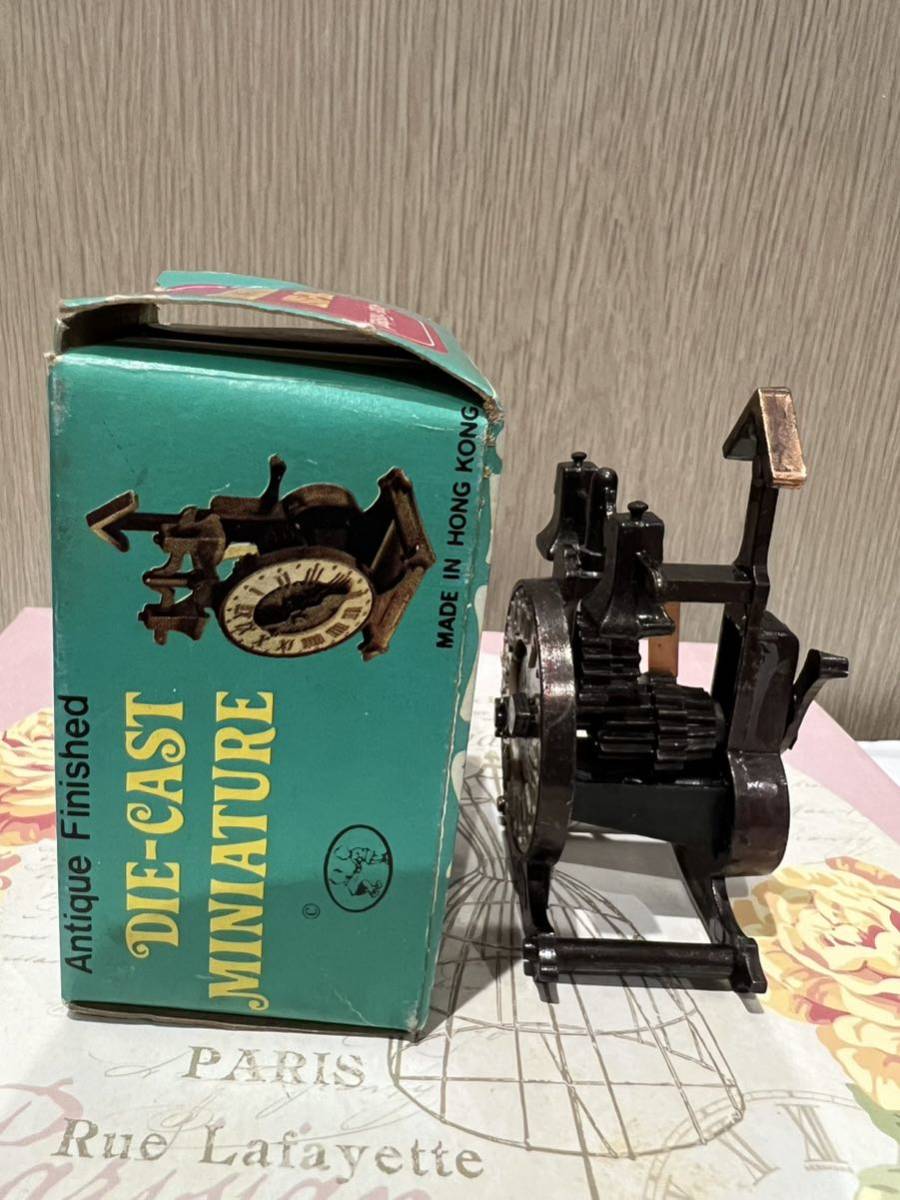 die-cast miniature pen sill sharpener box attaching antique DIE-CAST pencil sharpener retro clock clock