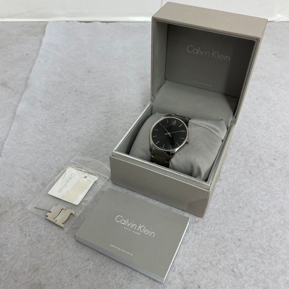 K339-C4-928 Calvin Klein カルバン クライン K4D 211 ブラック文字盤 ラウンド CK メンズ 腕時計 コマ/箱/説明書付き ②_画像1