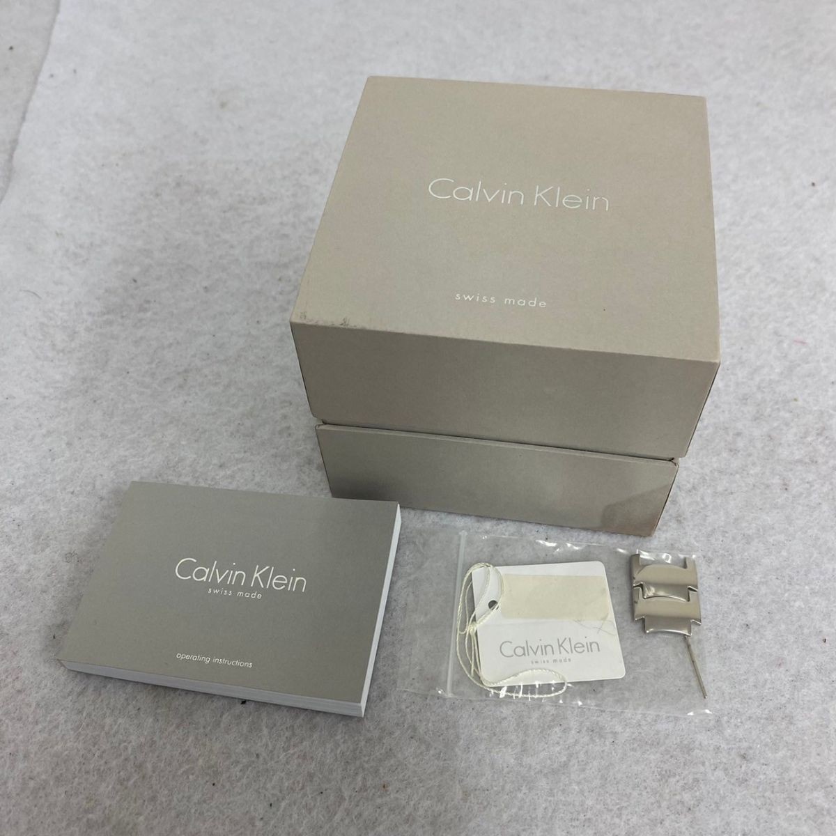 K339-C4-928 Calvin Klein カルバン クライン K4D 211 ブラック文字盤 ラウンド CK メンズ 腕時計 コマ/箱/説明書付き ②_画像10