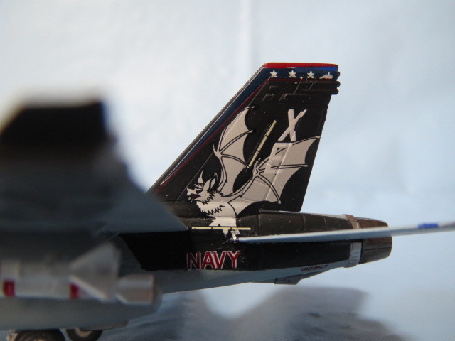 【リペイント完成品】1/144 『 F/A-18E SUPER HORNET 』(VX-9 XE-111) VAMPIERS_発色の良いアシタのデカールを使用