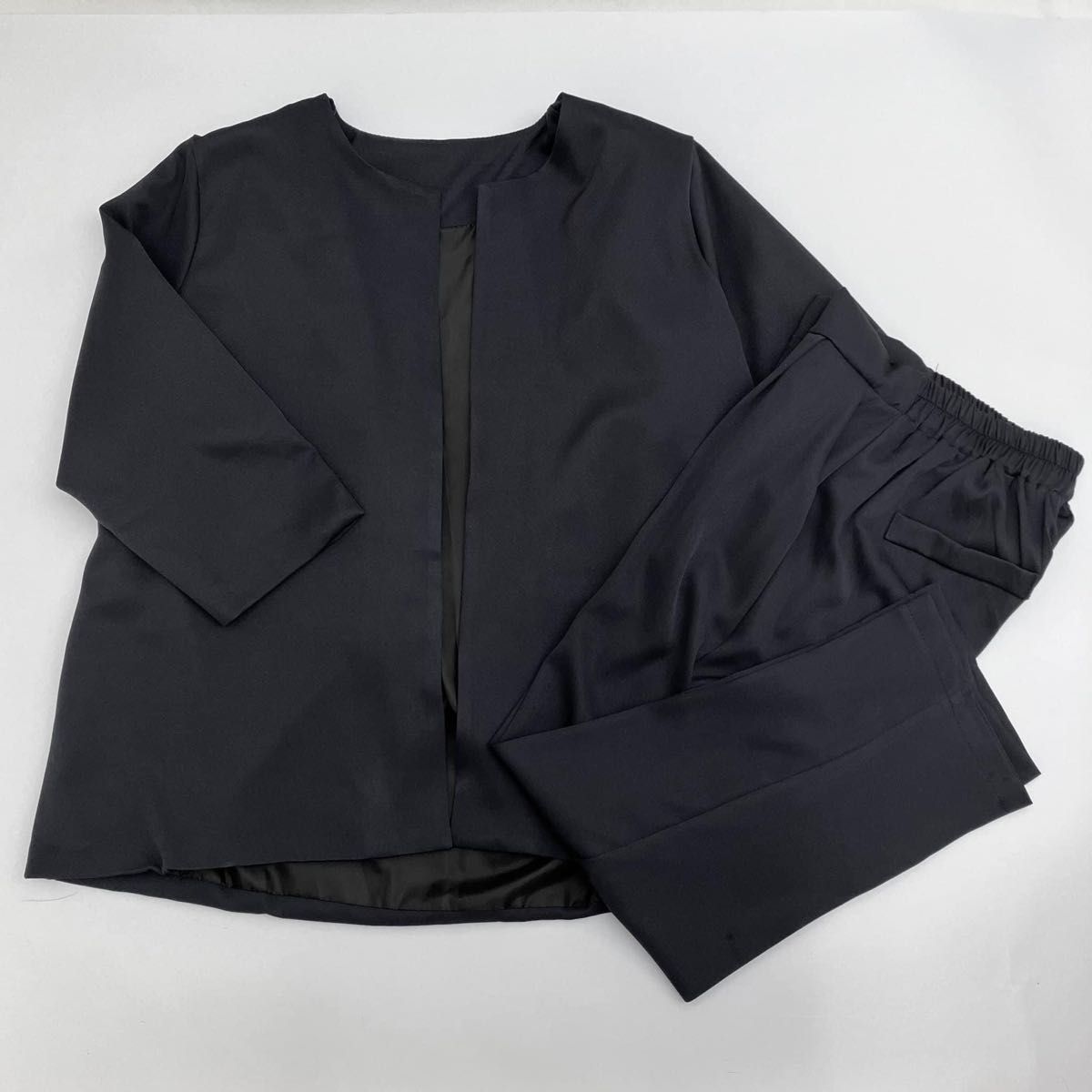 体型カバー ノーカラー フォーマル オフィス パンツスーツ ブラック Mサイズ セットアップ