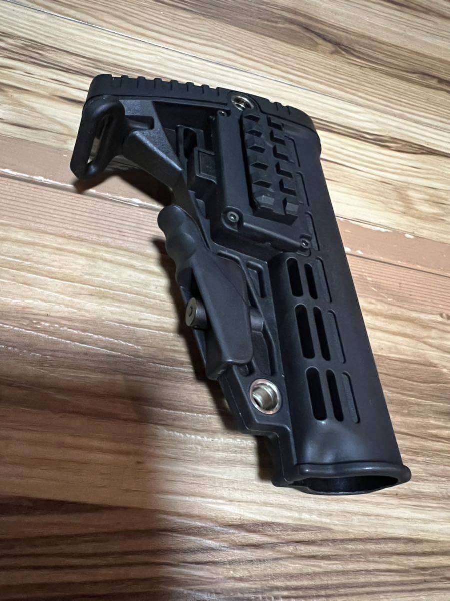 M4ストック　DEFACTOR CAAタイプ Buttstock 後方のカバー外してバッテリー入れることが出来ます。_画像2