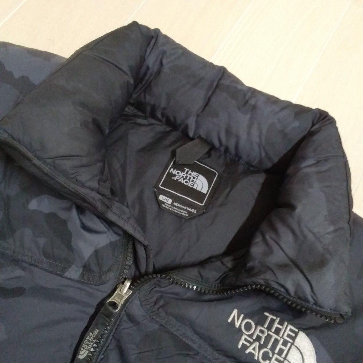 【THE NORTH FACE】ノースフェイス ヌプシ ダウンジャケット 希少 センターロゴ ND01586 カモフラ 迷彩