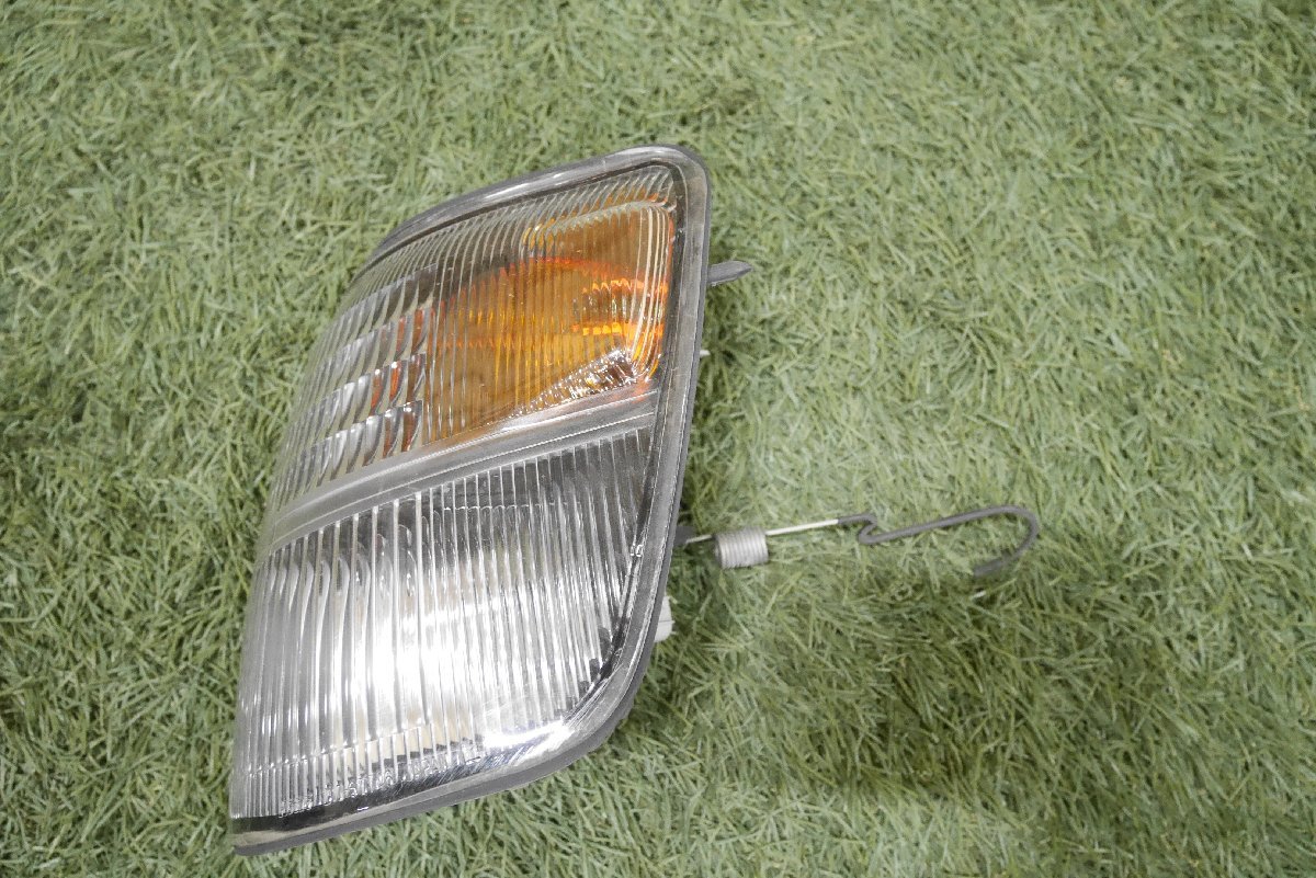 中古 三菱 純正 パジェロ コーナー ランプ ライト ウィンカー レンズ V46WG 左 単品 V44 V45 V47 KOITO コーナーランプ (C5094D)_画像2