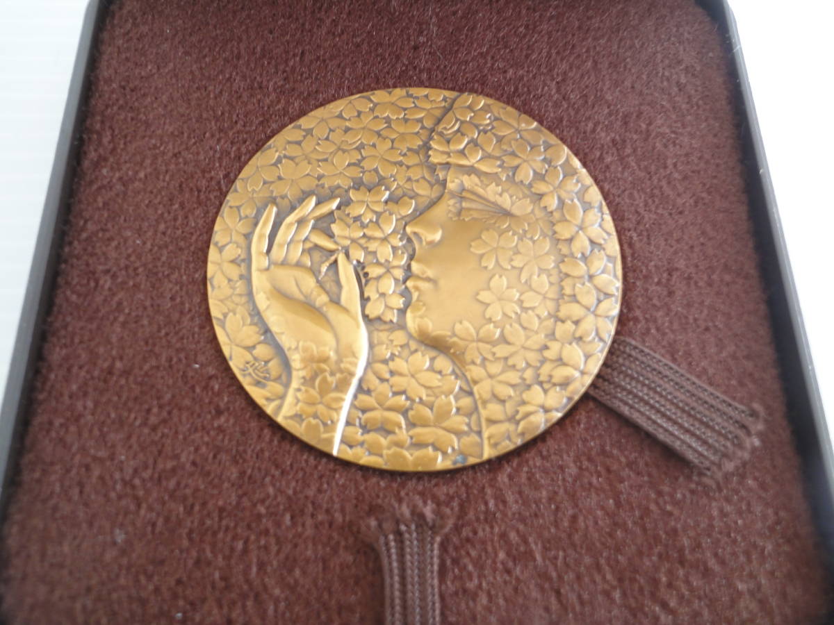 EXPO'90 国際花と緑の博覧会 加山又造デザイン 公式記念メダル 5cm径 自然と人間の共生 証紙　財団法人 古品_画像3