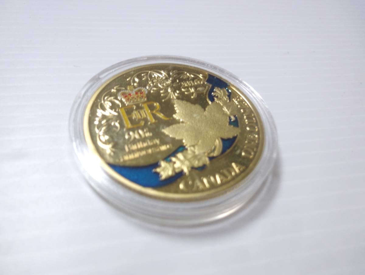 海外コイン 2016年 カナダ エリザベス女王 誕生90周年 記念メイプルリーフ金貨 カラー 1オンス アクリルケース入り_画像1
