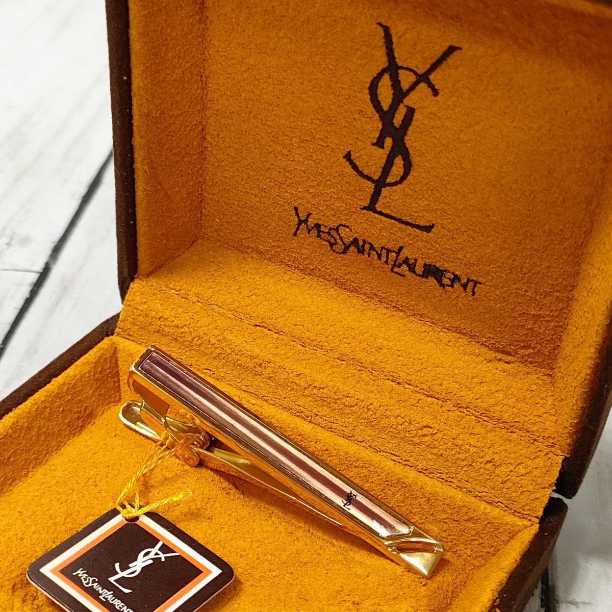 イブサンローラン YVES SAINT LAURENT ネクタイピン ゴールド調 個人刻印有 ケース付き 【15928_画像1