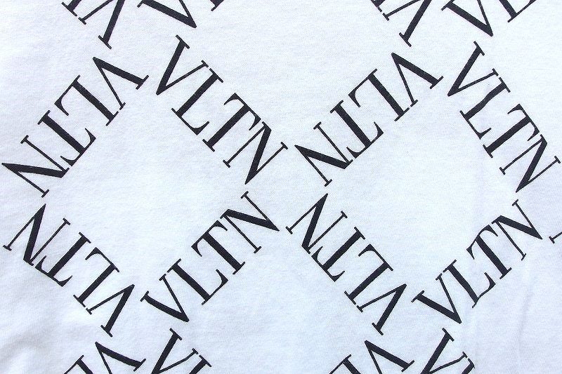 販売売筋品 VALENTINO ヴァレンチノ Tシャツ　ロゴ総柄プリント　TEE メンズ ・S ホワイト
