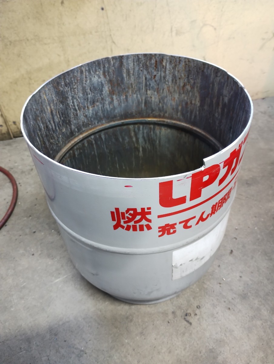 * LP gas compressed gas cylinder on side cut waste oil stove and so on *