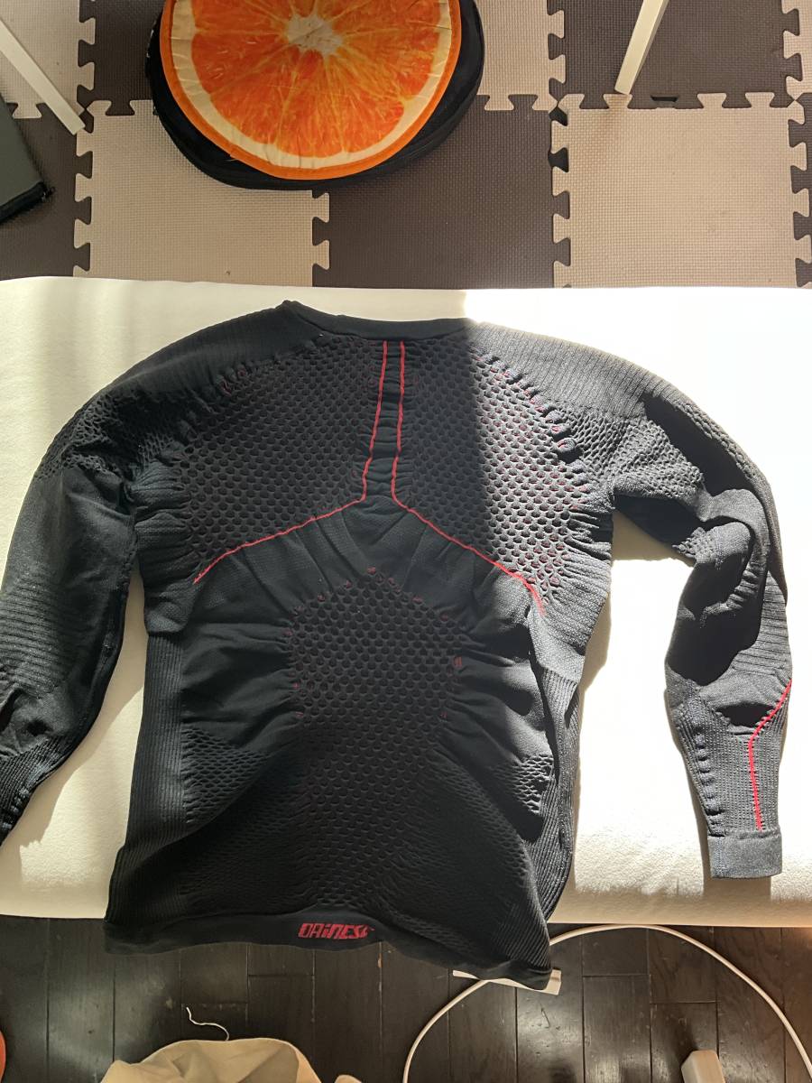 DAINESE ダイネーゼ　D-CORE THERMO TEE LS インナーウェア　防寒　保温　　バイクインナー　_画像4