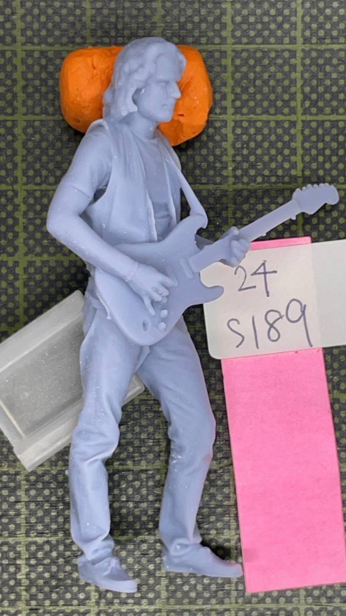 S189 1/24スケール ヴァンヘイレン混クイーン気取りのギタリスト風 スキャニングモデル 3Dプリント　レジン　テストプリント品　スキャン_画像2