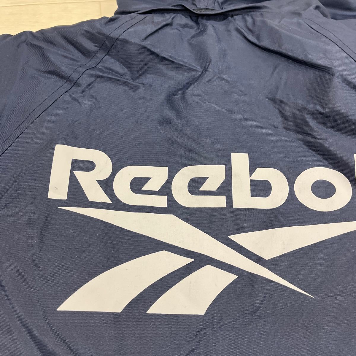 1295◎ Reebok リーボック スポーツ ウェア トップス ベンチ コート ロング丈 裏地 部分 フリース ロゴ プリント ネイビー メンズS_画像5