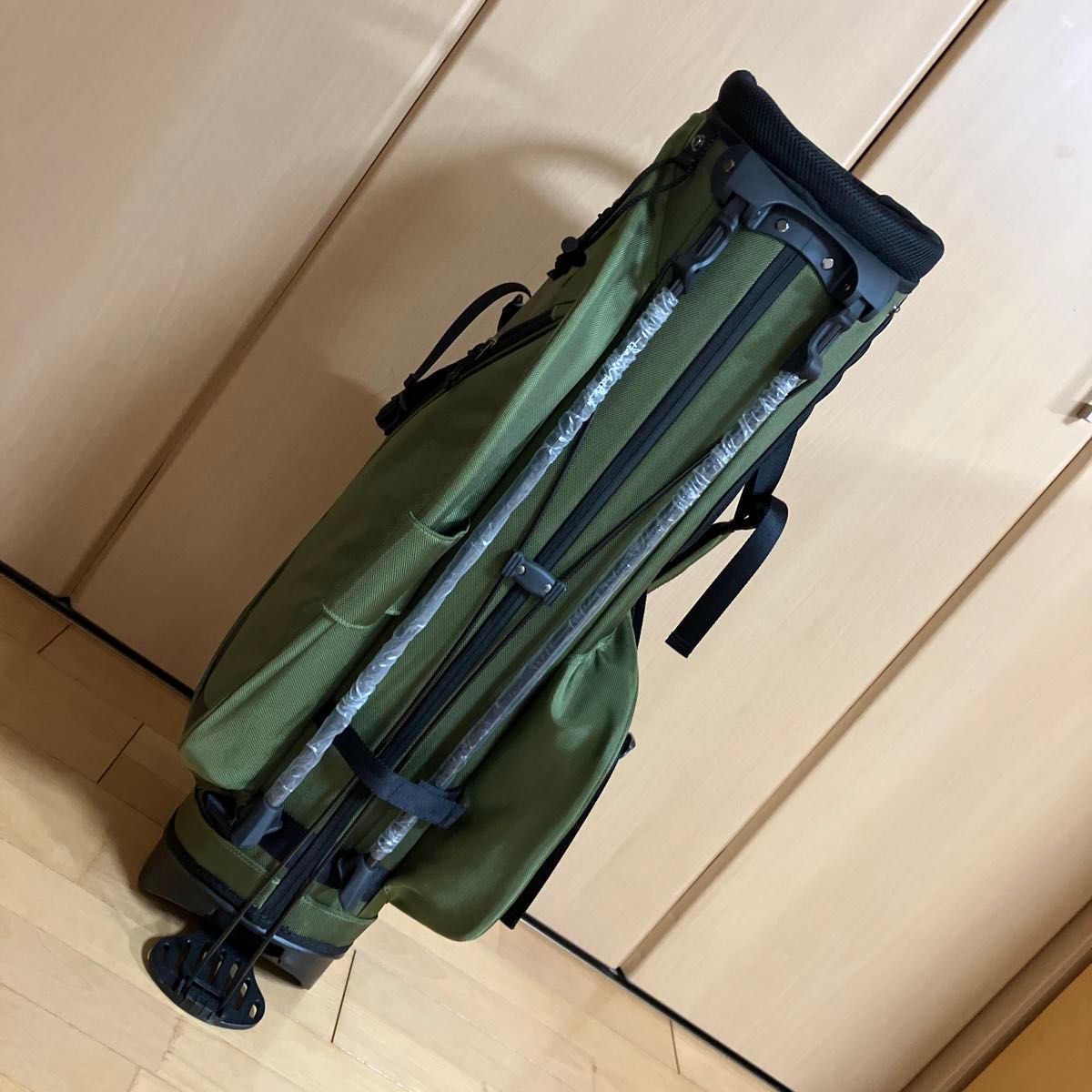 新品未使用 トラビス・マシュー TRAVIS MATHEW 合繊素材 ダーク 新品未使用 トラビス・マシュー TRAVIS MATHEW 合繊素材 ダーク