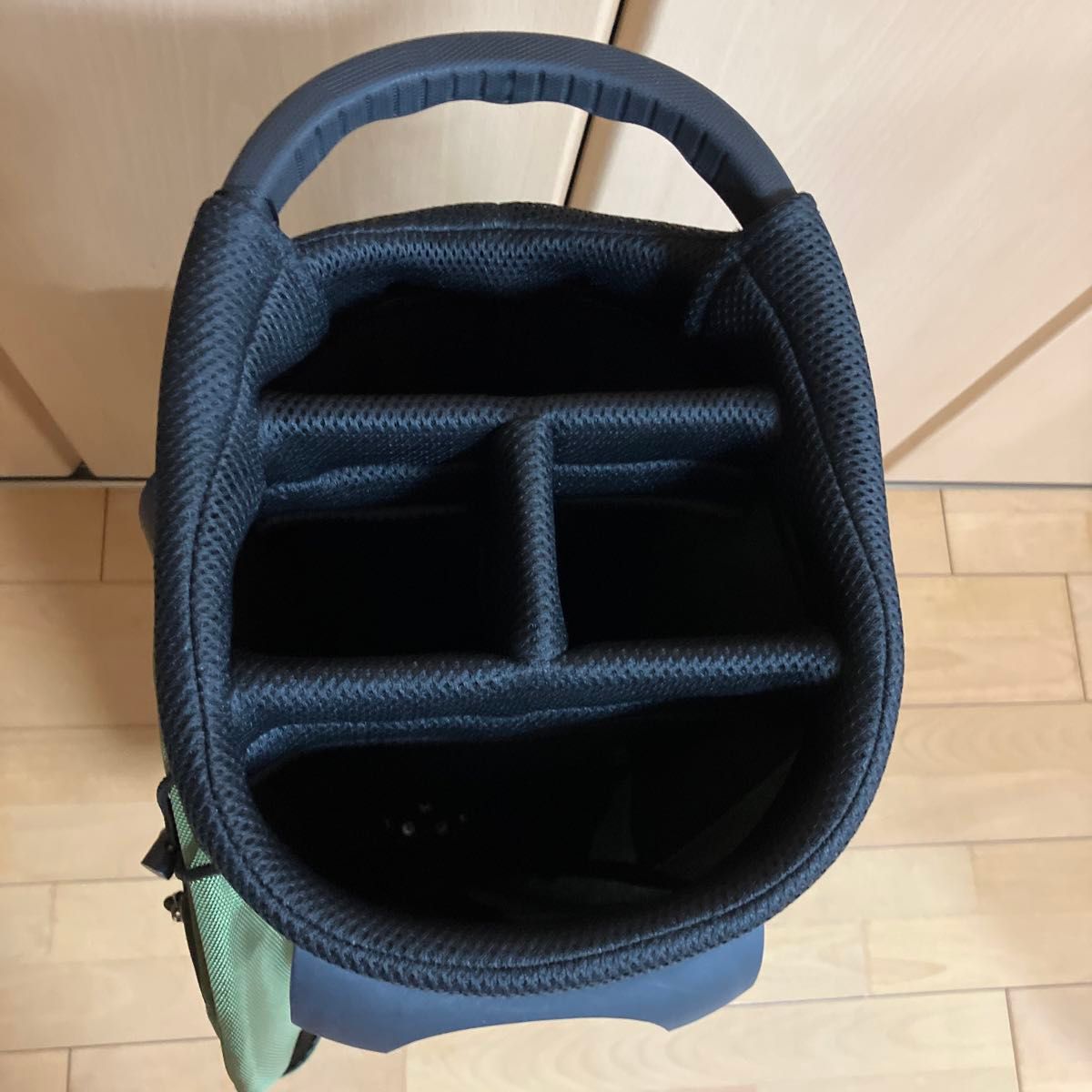 新品未使用 トラビス・マシュー TRAVIS MATHEW 合繊素材 ダーク 新品未使用 トラビス・マシュー TRAVIS MATHEW 合繊素材 ダーク