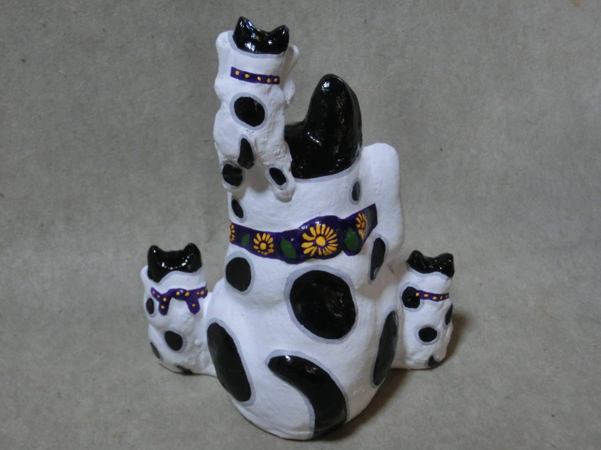 三河招き猫　郷土玩具　白黒家族猫　土人形　昭和レトロ　縁起物　20cm_画像3