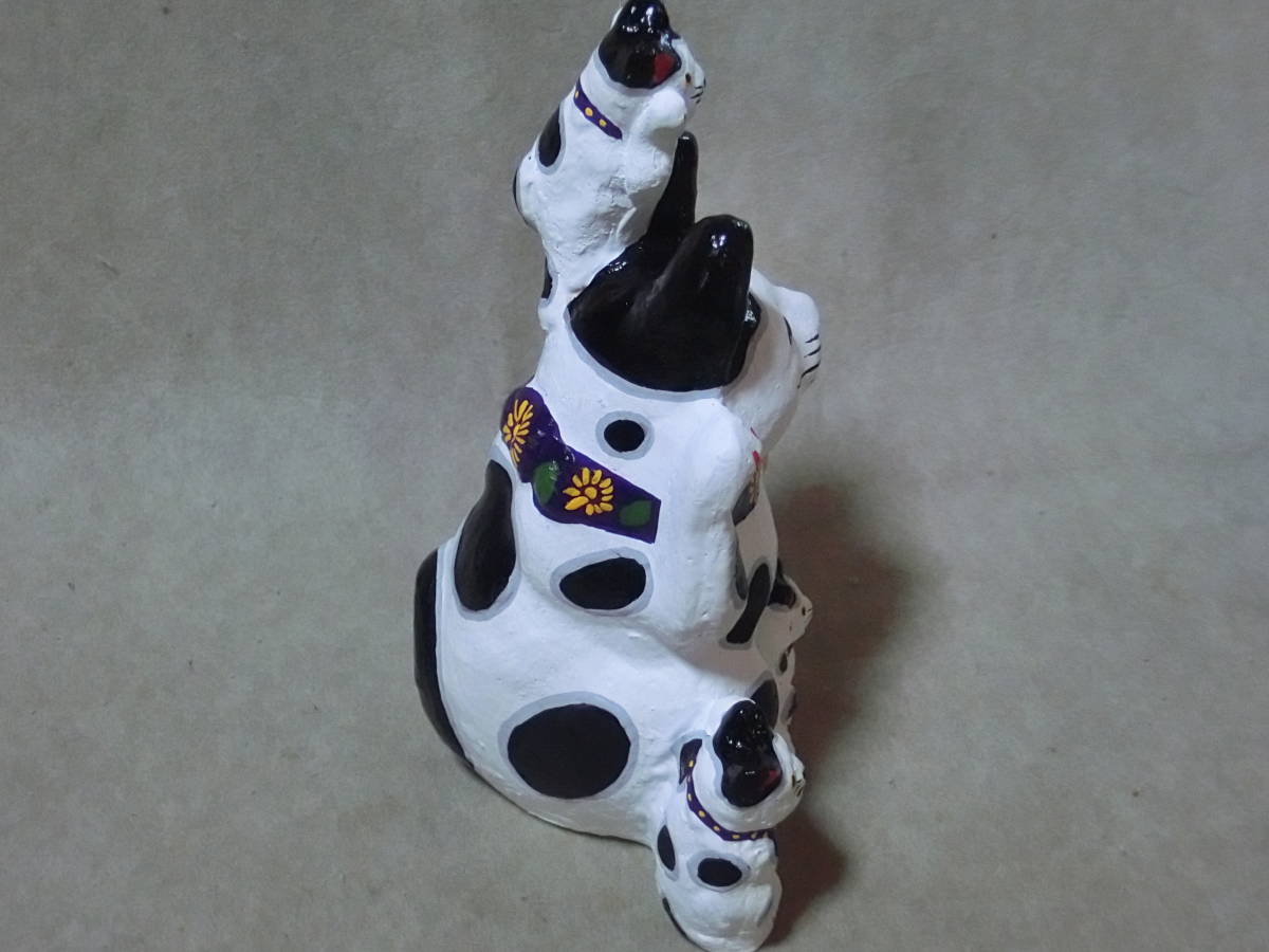 三河招き猫　郷土玩具　白黒家族猫　土人形　昭和レトロ　縁起物　20cm_画像4