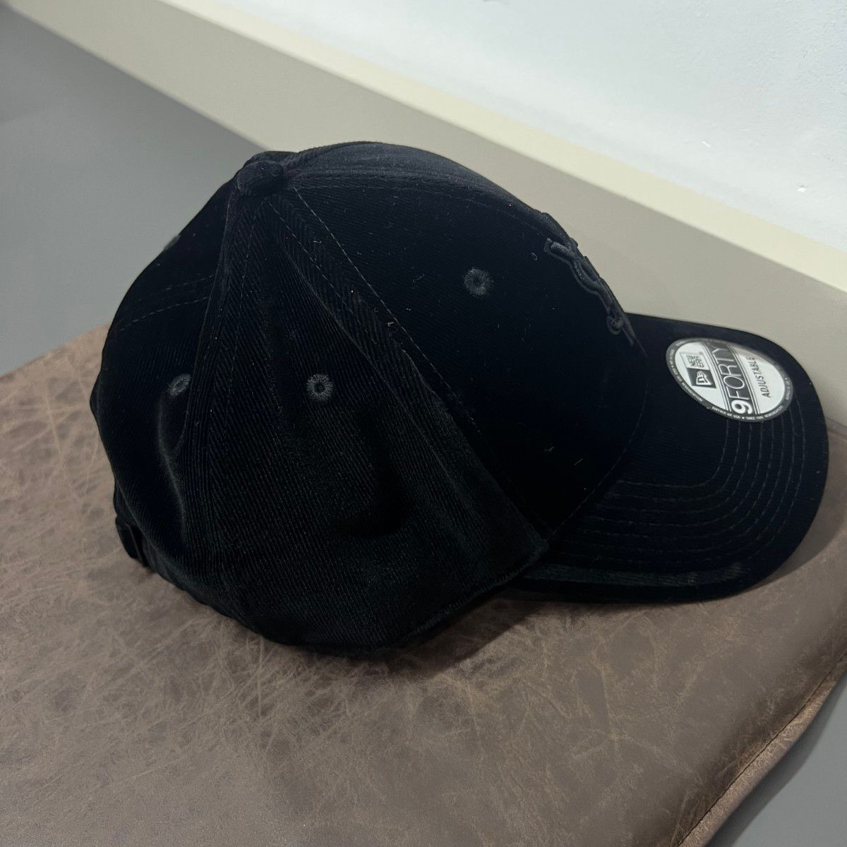 イヴ サンローラン NEW ERA コーデュロイ カサンドラキャップ イヴ サンローラン NEW ERA コーデュロイ カサンドラキャップ