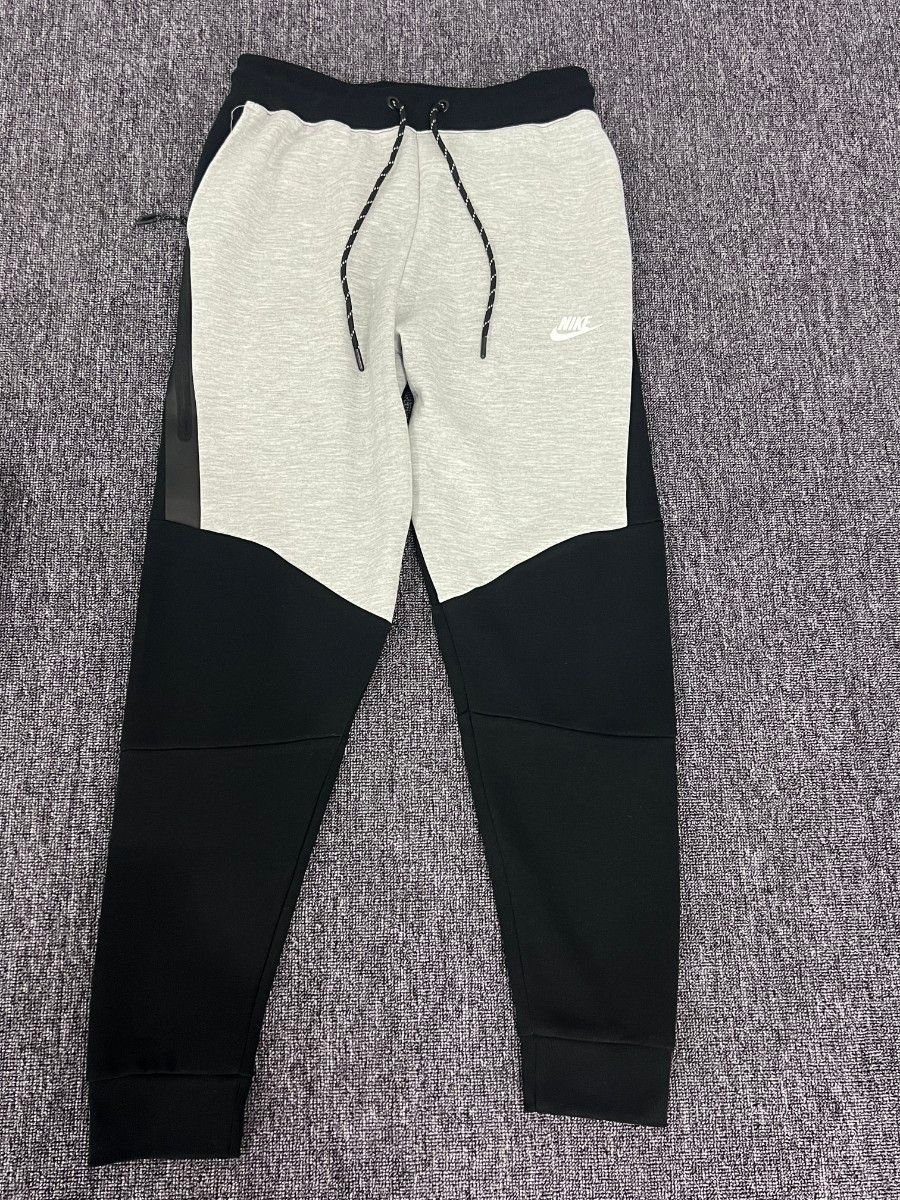 新品 NIKE テックフリース 上下 セットアップ Lサイズ 上下 新品 NIKE テックフリース 上下 セットアップ Lサイズ 上下