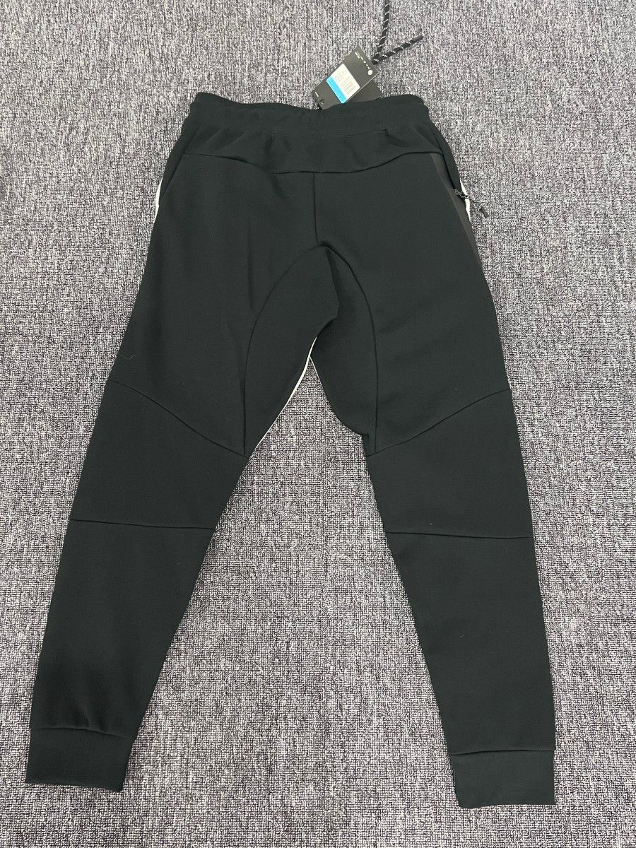 新品 NIKE テックフリース 上下 セットアップ Lサイズ 上下 新品 NIKE テックフリース 上下 セットアップ Lサイズ 上下