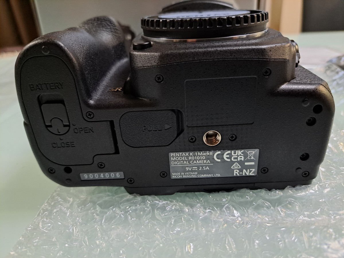 ほぼ新品ペンタックス PENTAX K-1 Mark II ボディ ブラック フルサイズデジタル一眼レフカメラ　予備バッテリー２個　64GBSDカード２枚_画像4