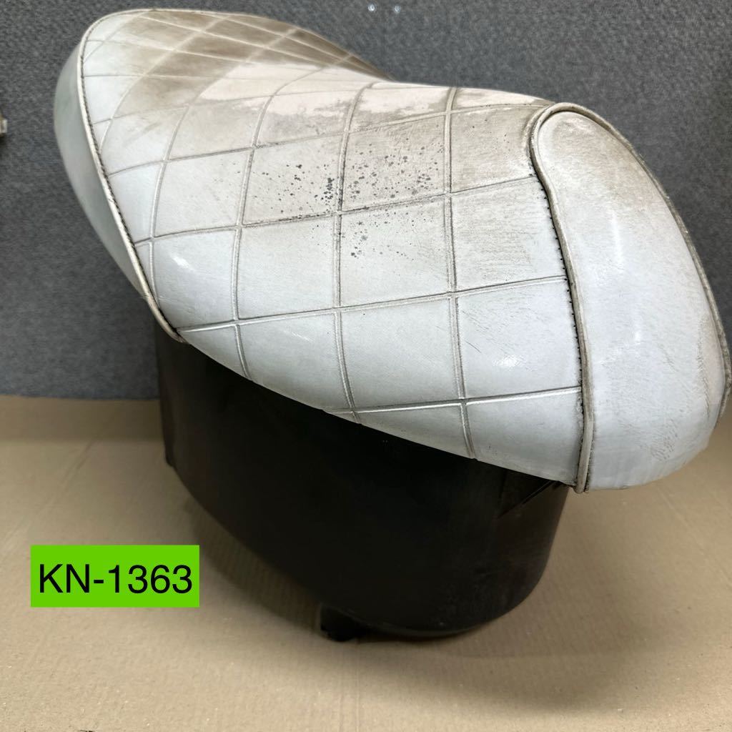 KN-1363 激安 中古 YAMAHA JOG ZR エボリューション シート メットイン ボックス 5SU-F473R-00 白 現状品_画像1