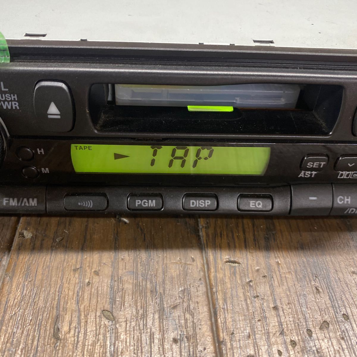 AV1-114 激安 カーステレオ テープデッキ SUZUKI 39101-76G20 カセット AM/FM 本体のみ 簡易動作確認済み 中古現状品の画像2
