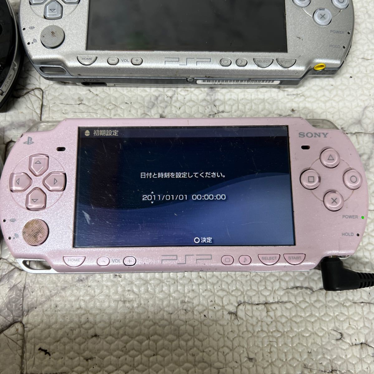 MYG-1043 激安 ゲー厶機 PSP 本体 SONY PSP-1000 PSP-2000 通電、起動OK 4点 まとめ売り ジャンク 同梱不可_画像2