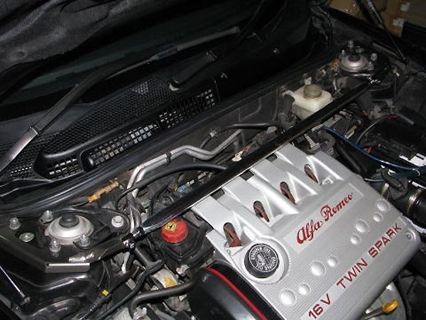 カワイ製作所 フロントストラットバー typePG アルファロメオ 147 937AB V6エンジン未確認