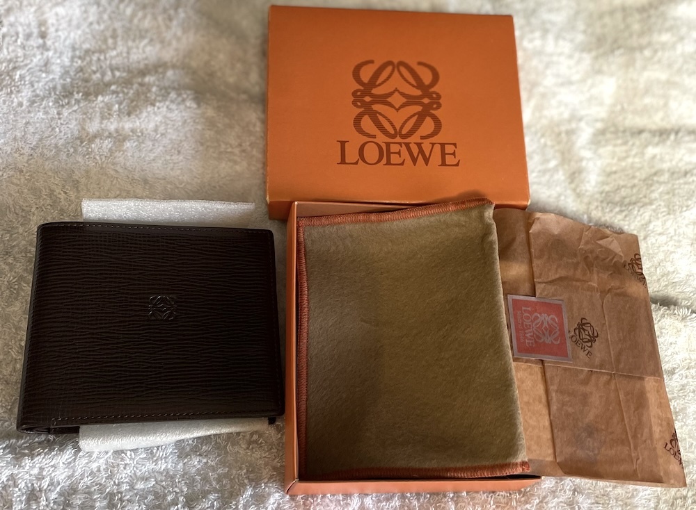 新品箱付き LOEWE ロエベ 札入れ 二折財布 カードケース ブラウン