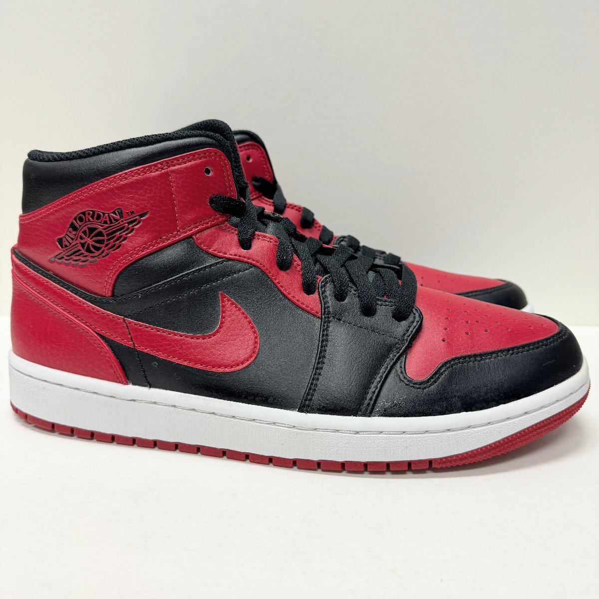 27.5cm AIR JORDAN 1 MID 554724-074 エアジョーダン1 ミッド ブラックレッドホワイト メンズ スニーカー MI 92681_画像1