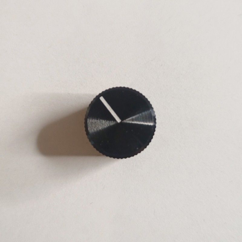 アルミニウム製ドレスアップノブ　Small　黒　13x15mm 幅6.4mm