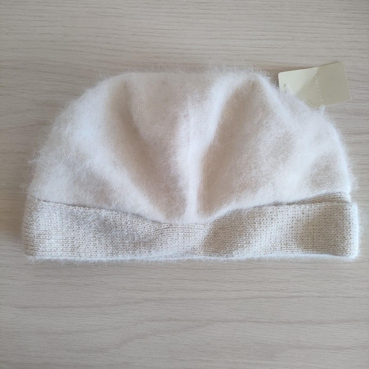 新品 未使用 アンテプリマ ANTEPRIMA 帽子 ニット帽 白 オフ 新品 未使用 アンテプリマ ANTEPRIMA 帽子 ニット帽 白 オフ