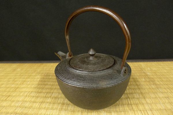 M611 鉄製 線引文銚子 鉄瓶 急須 湯沸 薬缶 やかん 茶器 茶道具 工芸品/60_画像2