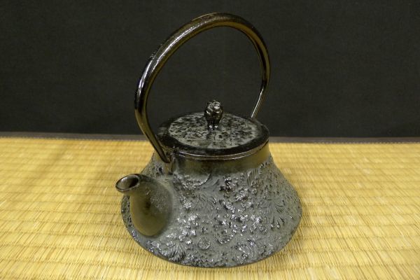 N406 南部鉄器 秀正堂 富士山型鉄瓶 急須 湯沸 薬缶 やかん 重さ1241ｇ 茶器 茶事 茶席 茶道具 伝統工芸/60_画像1