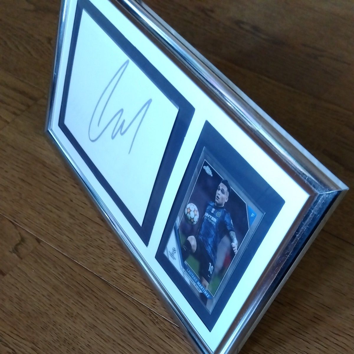 ラウタロ・マルティネス選手直筆サイン 額装品 カード付 新品 ラウタロ・マルティネス選手直筆サイン 額装品 カード付 新品